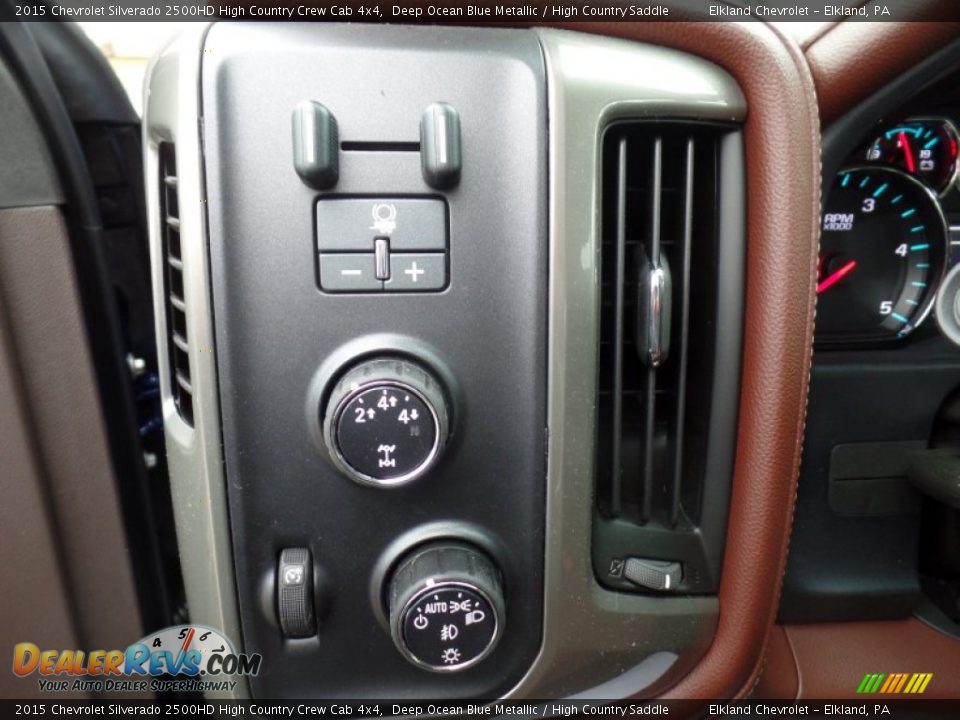 Controls of 2015 Chevrolet Silverado 2500HD High Country Crew Cab 4x4 Photo #27