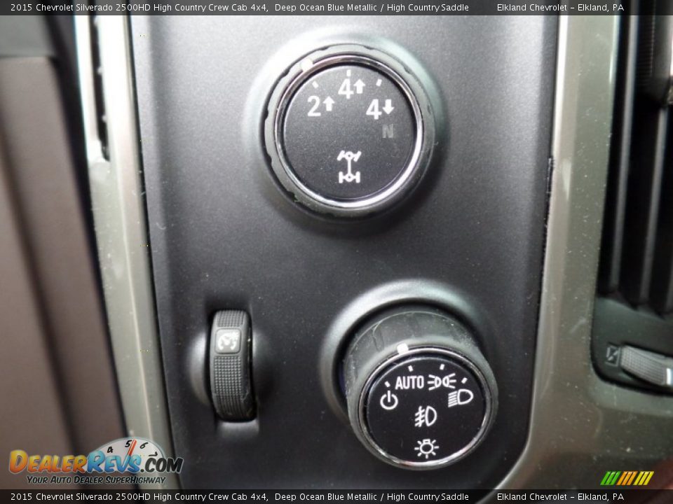 Controls of 2015 Chevrolet Silverado 2500HD High Country Crew Cab 4x4 Photo #29