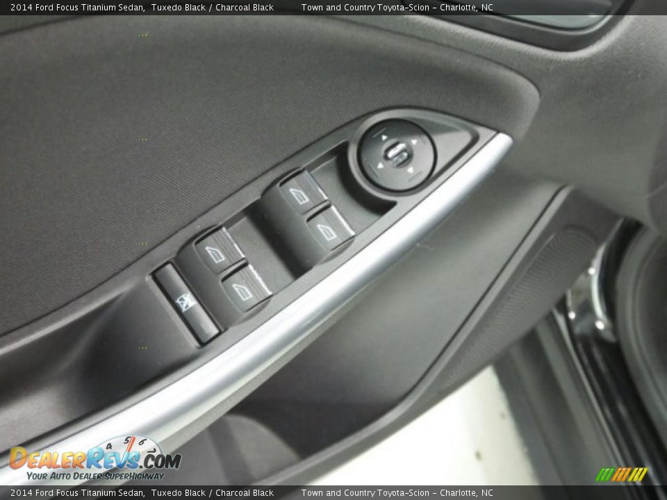 2014 Ford Focus Titanium Sedan Tuxedo Black / Charcoal Black Photo #18