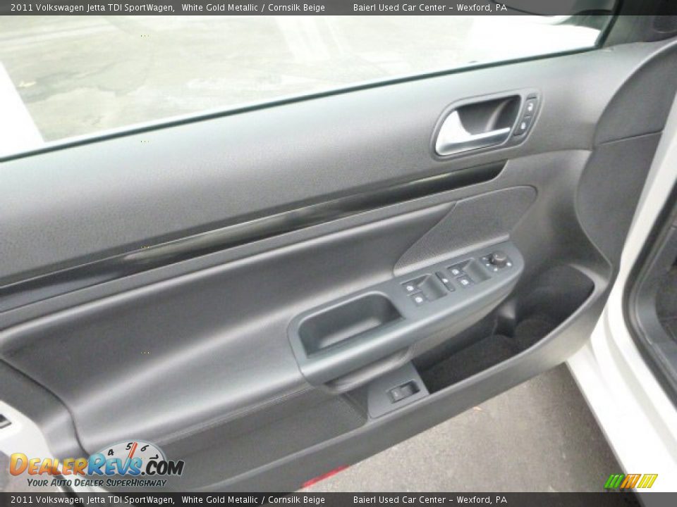 2011 Volkswagen Jetta TDI SportWagen White Gold Metallic / Cornsilk Beige Photo #16