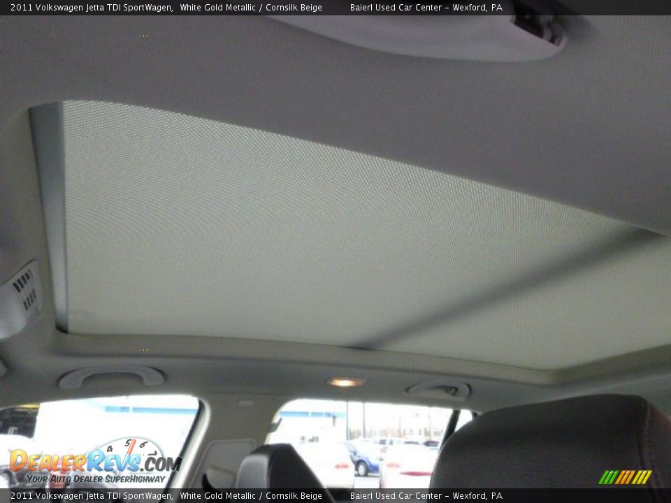 2011 Volkswagen Jetta TDI SportWagen White Gold Metallic / Cornsilk Beige Photo #17