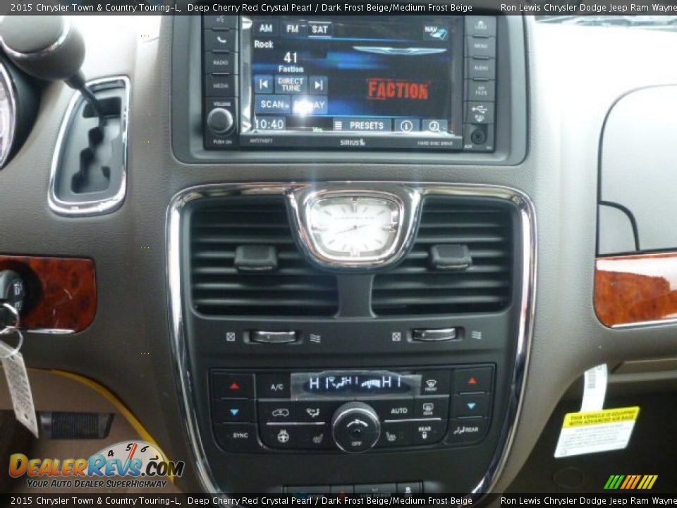 2015 Chrysler Town & Country Touring-L Deep Cherry Red Crystal Pearl / Dark Frost Beige/Medium Frost Beige Photo #19