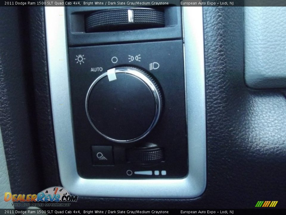 2011 Dodge Ram 1500 SLT Quad Cab 4x4 Bright White / Dark Slate Gray/Medium Graystone Photo #19