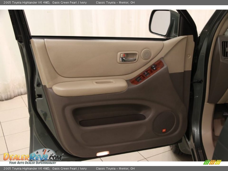 Door Panel of 2005 Toyota Highlander V6 4WD Photo #4