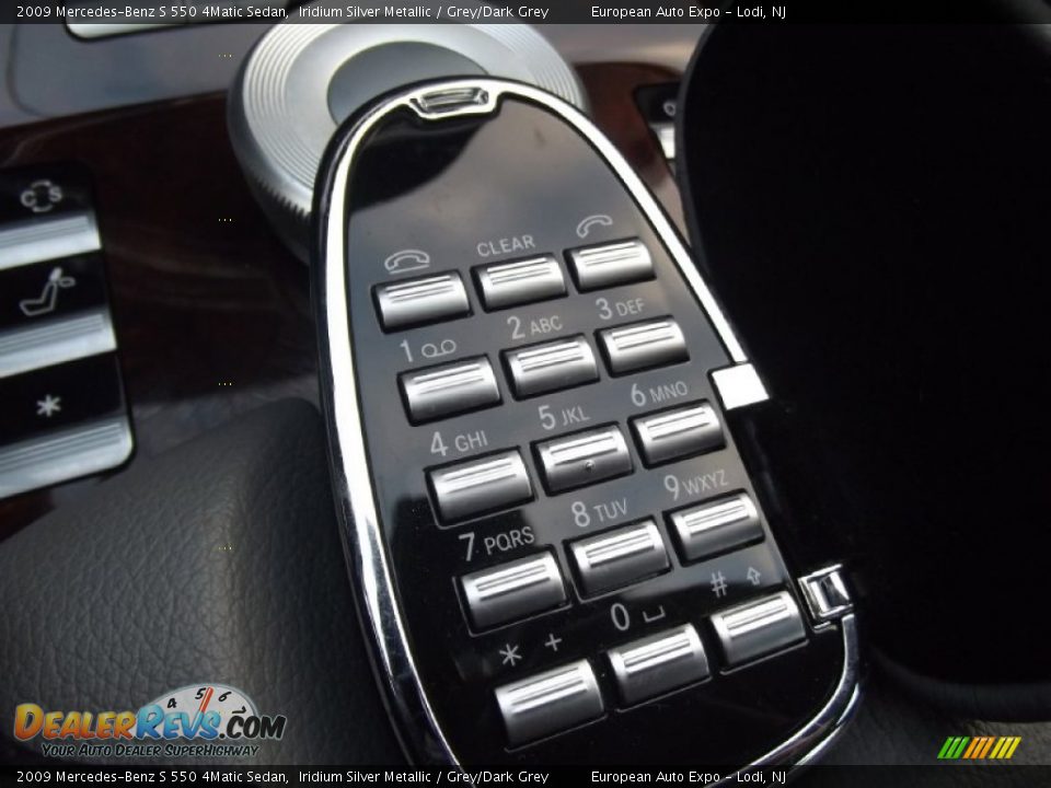 2009 Mercedes-Benz S 550 4Matic Sedan Iridium Silver Metallic / Grey/Dark Grey Photo #33