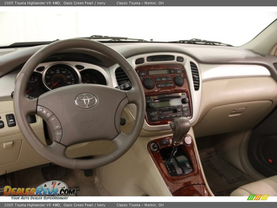 Dashboard of 2005 Toyota Highlander V6 4WD Photo #7