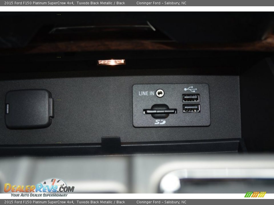 Controls of 2015 Ford F150 Platinum SuperCrew 4x4 Photo #24