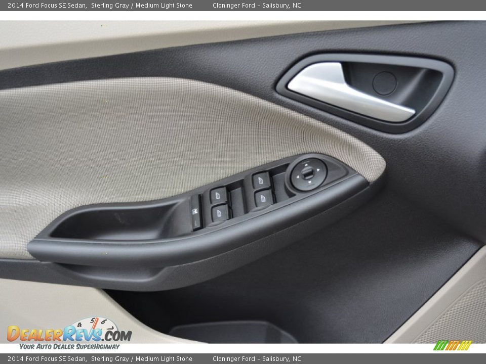 2014 Ford Focus SE Sedan Sterling Gray / Medium Light Stone Photo #5