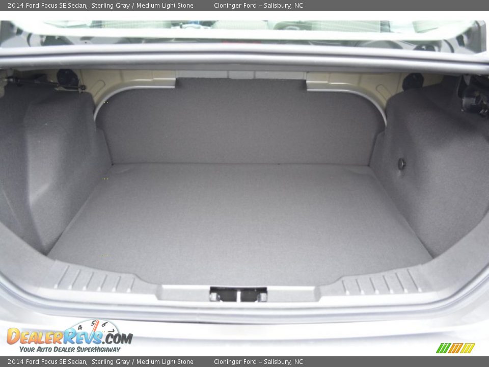 2014 Ford Focus SE Sedan Sterling Gray / Medium Light Stone Photo #10