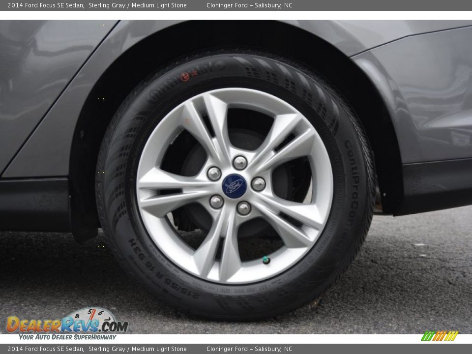 2014 Ford Focus SE Sedan Sterling Gray / Medium Light Stone Photo #11