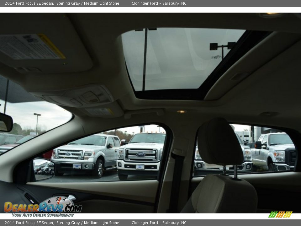 2014 Ford Focus SE Sedan Sterling Gray / Medium Light Stone Photo #12