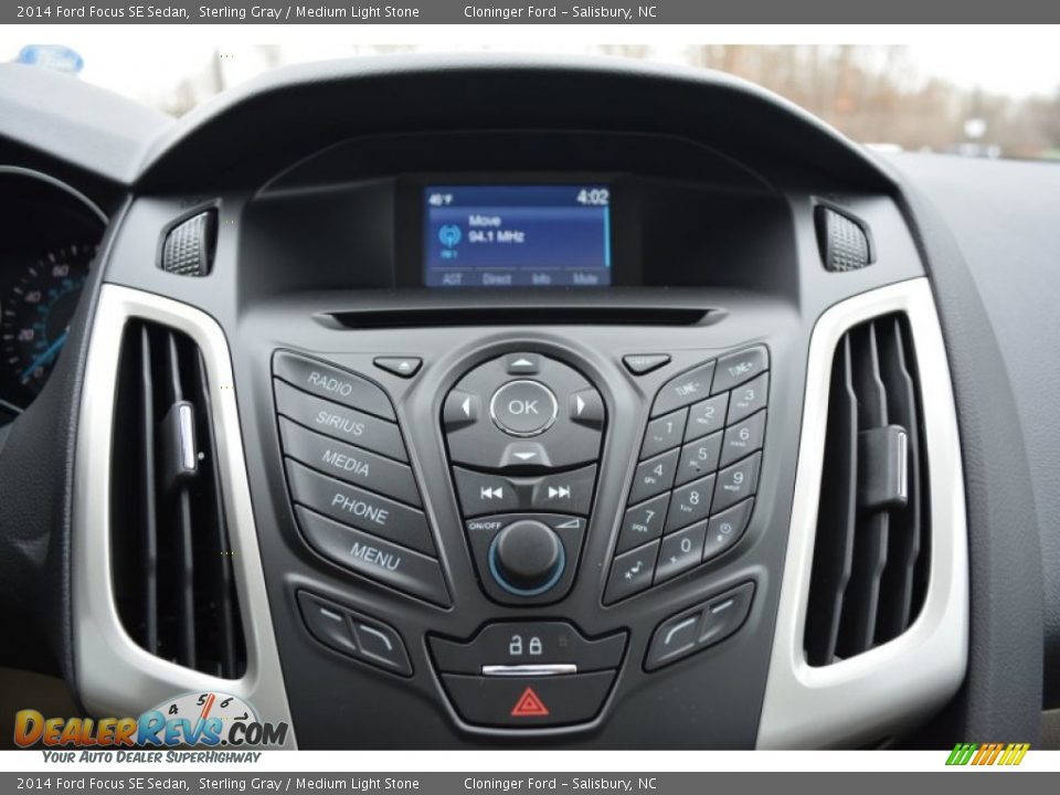 2014 Ford Focus SE Sedan Sterling Gray / Medium Light Stone Photo #13