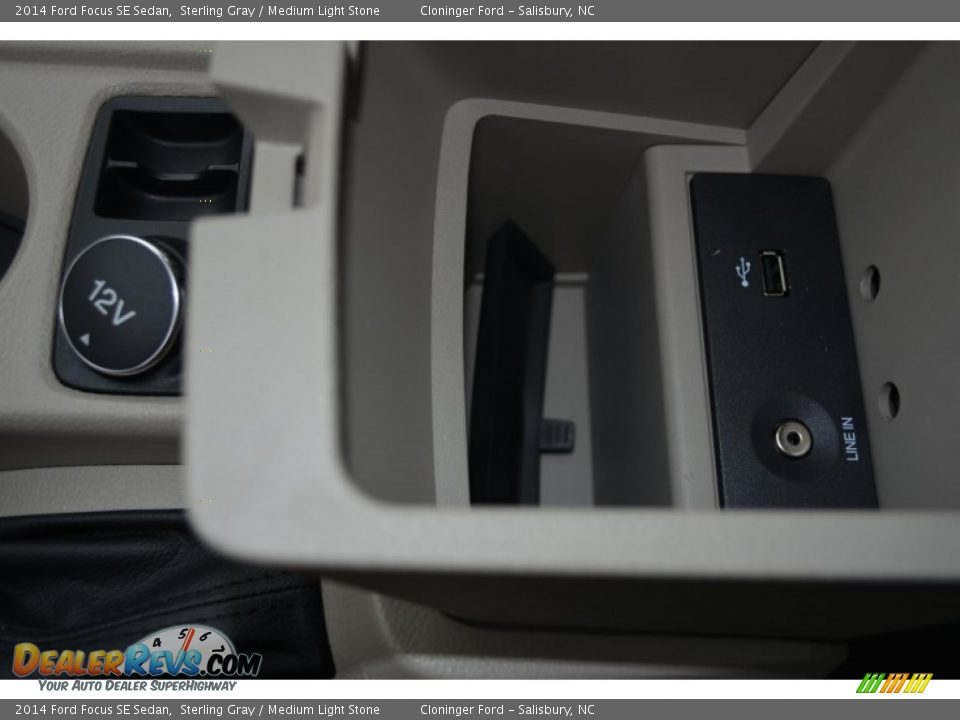2014 Ford Focus SE Sedan Sterling Gray / Medium Light Stone Photo #15