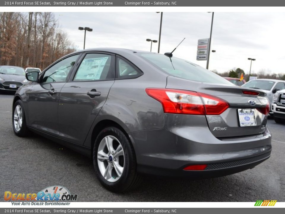 2014 Ford Focus SE Sedan Sterling Gray / Medium Light Stone Photo #21