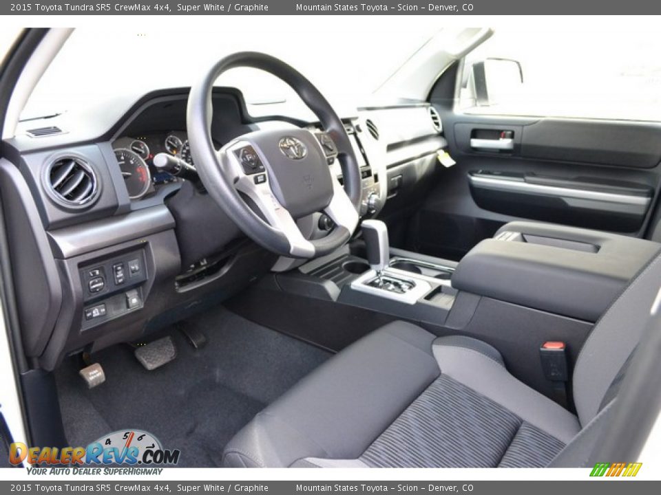 Graphite Interior - 2015 Toyota Tundra SR5 CrewMax 4x4 Photo #5
