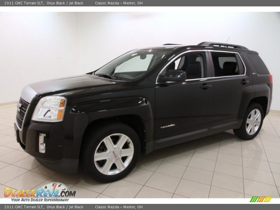 Front 3/4 View of 2011 GMC Terrain SLT Photo #3