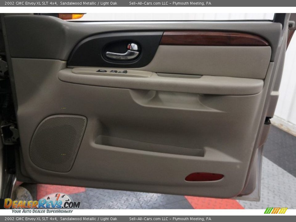 2002 GMC Envoy XL SLT 4x4 Sandalwood Metallic / Light Oak Photo #17