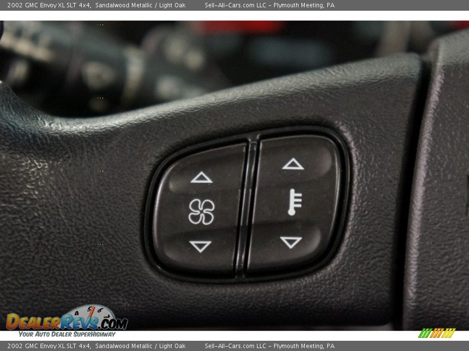 2002 GMC Envoy XL SLT 4x4 Sandalwood Metallic / Light Oak Photo #25