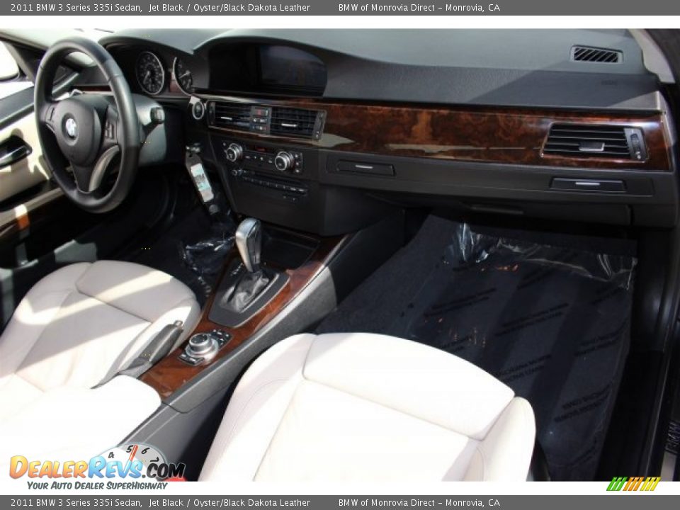 2011 BMW 3 Series 335i Sedan Jet Black / Oyster/Black Dakota Leather Photo #12