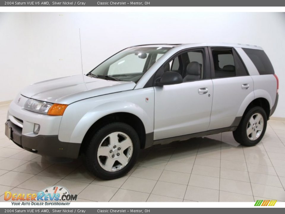 Front 3/4 View of 2004 Saturn VUE V6 AWD Photo #3