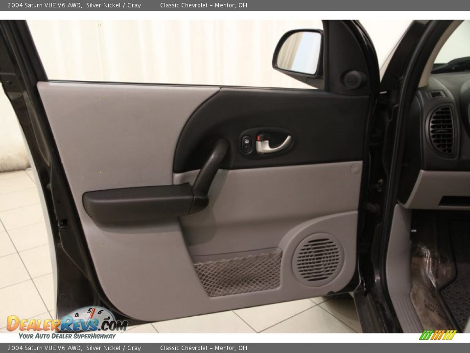 2004 Saturn VUE V6 AWD Silver Nickel / Gray Photo #4