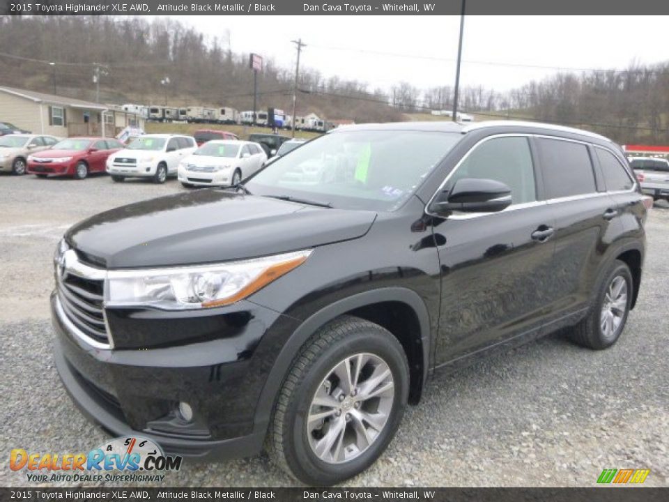 Front 3/4 View of 2015 Toyota Highlander XLE AWD Photo #3