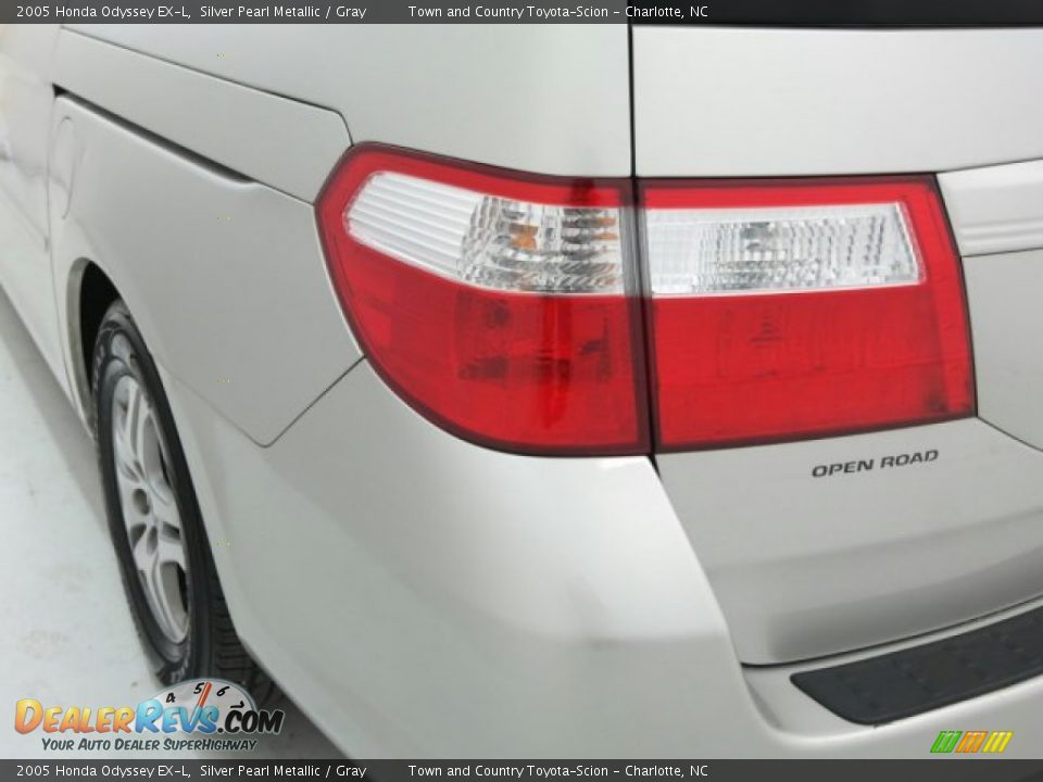 2005 Honda Odyssey EX-L Silver Pearl Metallic / Gray Photo #12