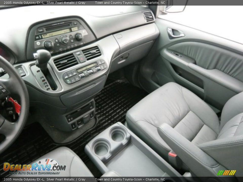 2005 Honda Odyssey EX-L Silver Pearl Metallic / Gray Photo #32