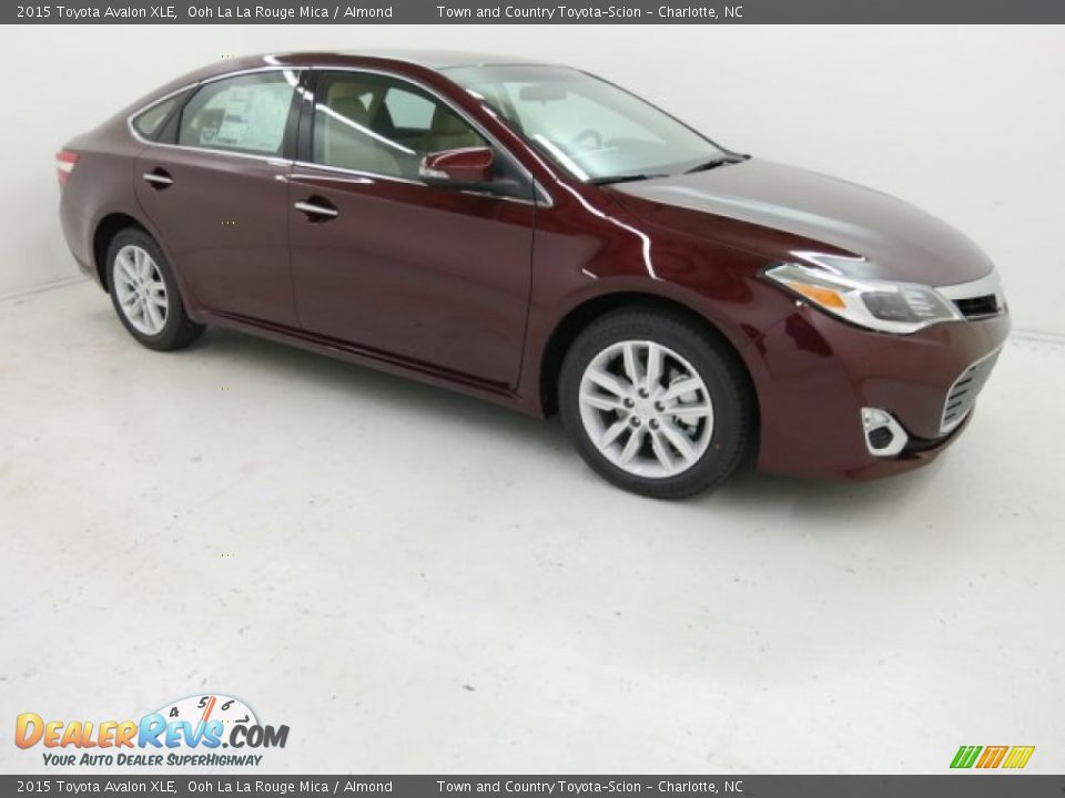 Front 3/4 View of 2015 Toyota Avalon XLE Photo #4