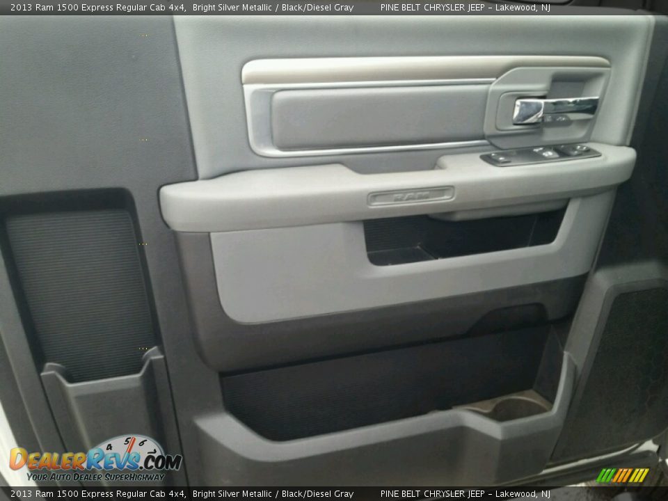 2013 Ram 1500 Express Regular Cab 4x4 Bright Silver Metallic / Black/Diesel Gray Photo #15