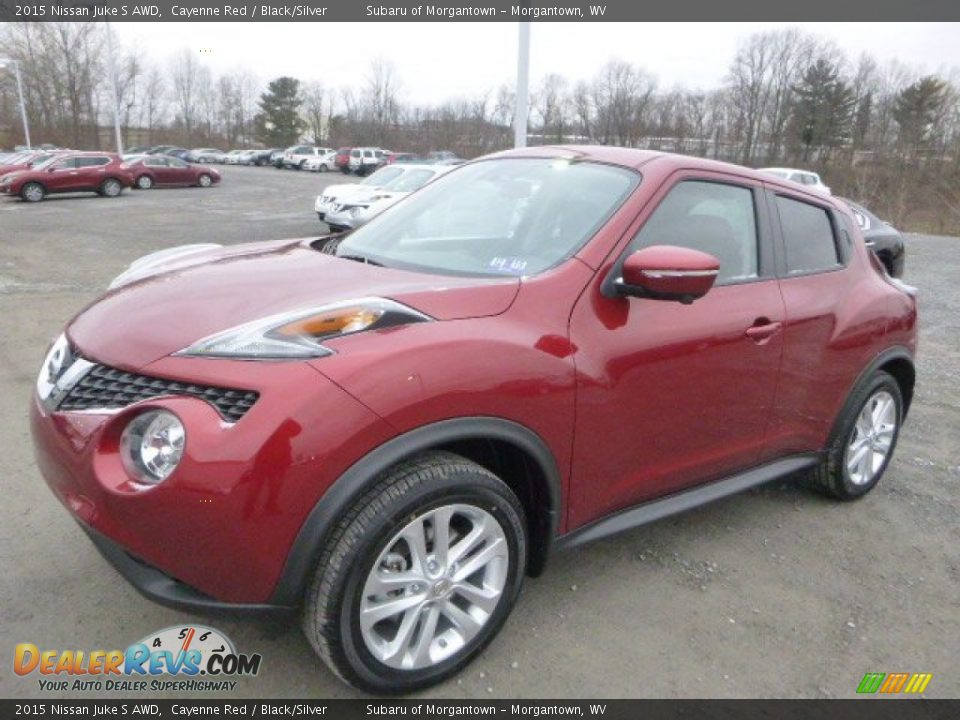 Front 3/4 View of 2015 Nissan Juke S AWD Photo #7