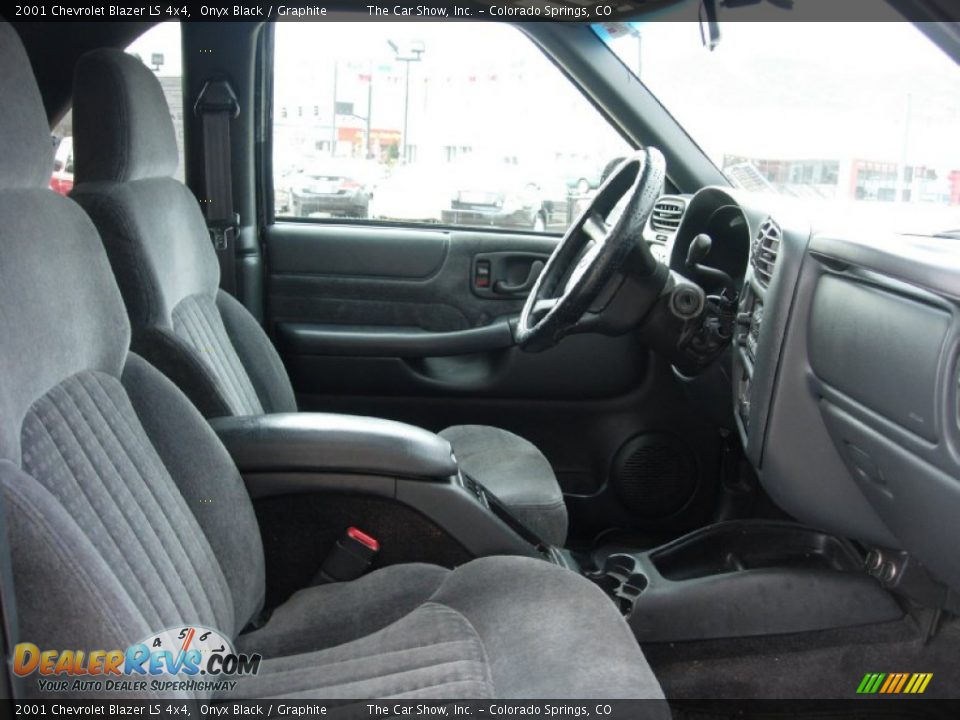 2001 Chevrolet Blazer LS 4x4 Onyx Black / Graphite Photo #10