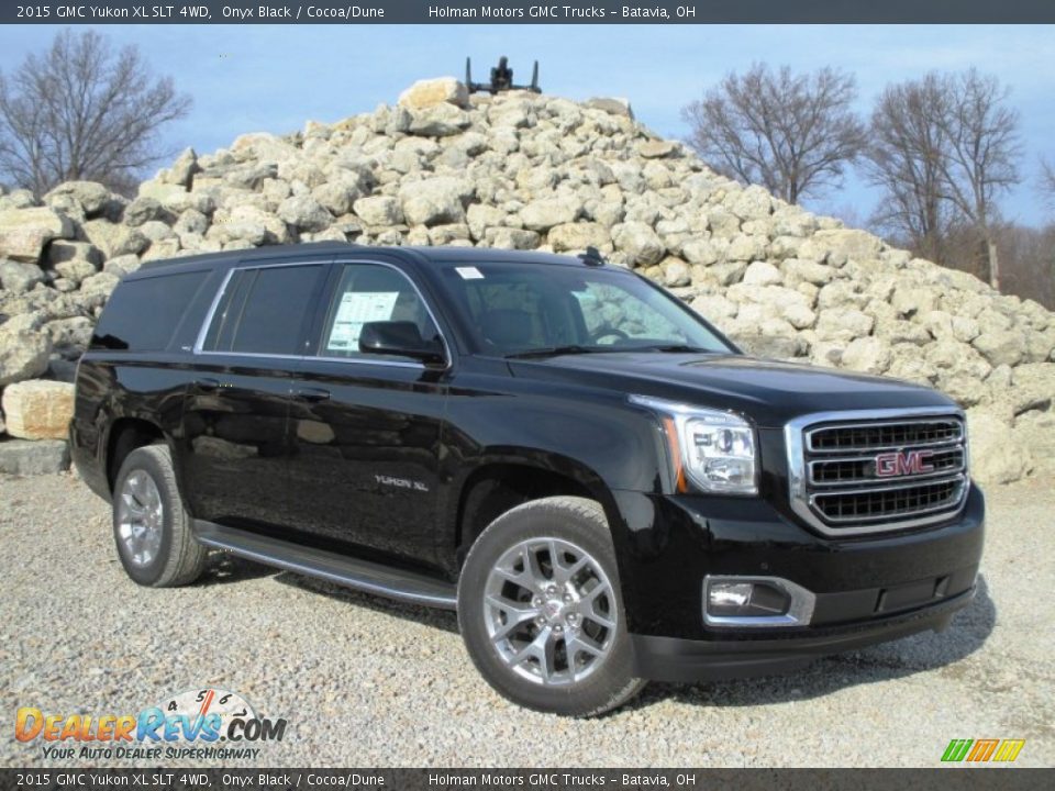 Front 3/4 View of 2015 GMC Yukon XL SLT 4WD Photo #1