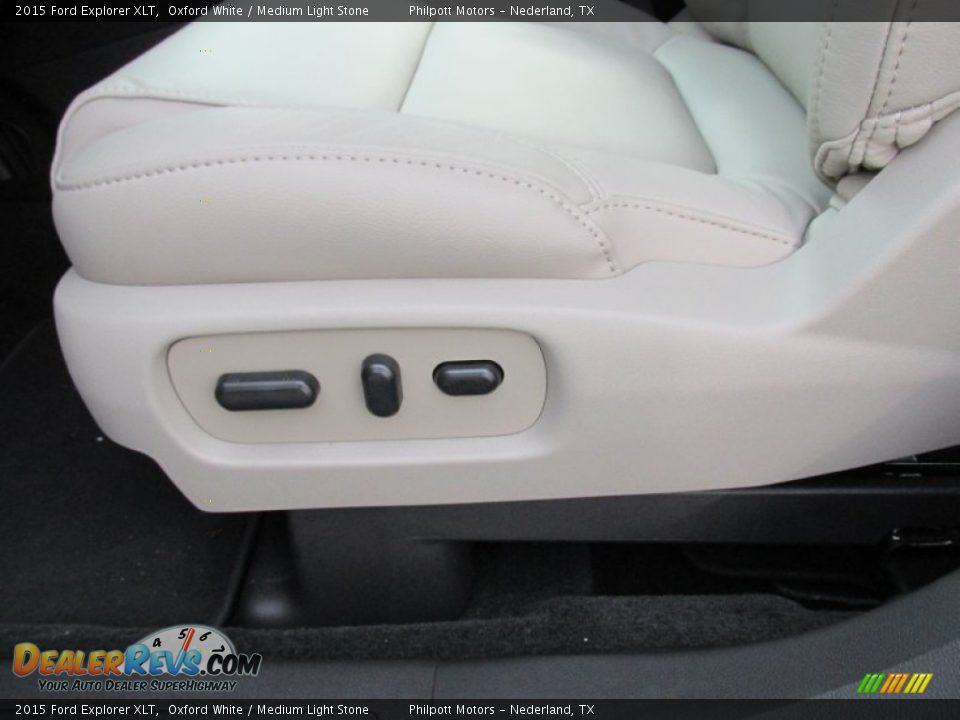 2015 Ford Explorer XLT Oxford White / Medium Light Stone Photo #26