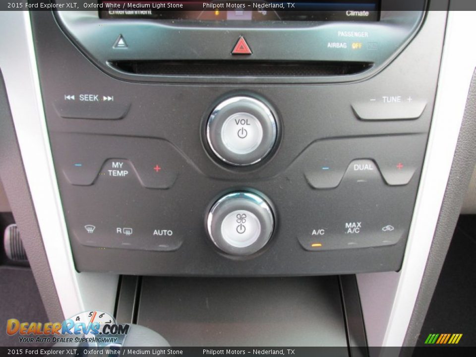 2015 Ford Explorer XLT Oxford White / Medium Light Stone Photo #30