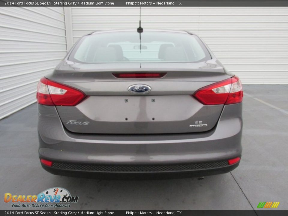 2014 Ford Focus SE Sedan Sterling Gray / Medium Light Stone Photo #5
