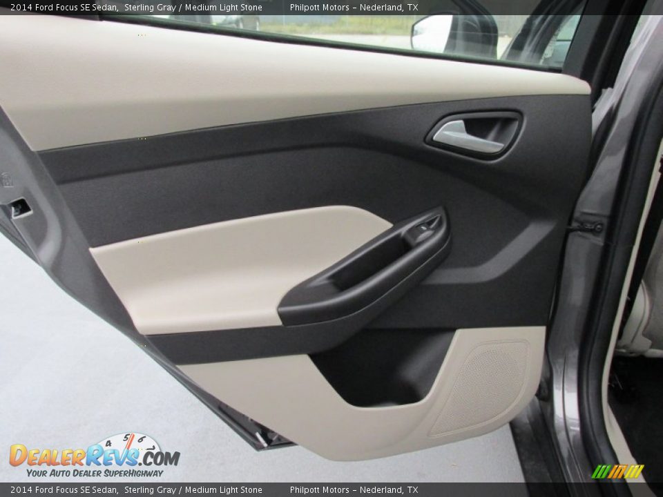 2014 Ford Focus SE Sedan Sterling Gray / Medium Light Stone Photo #18