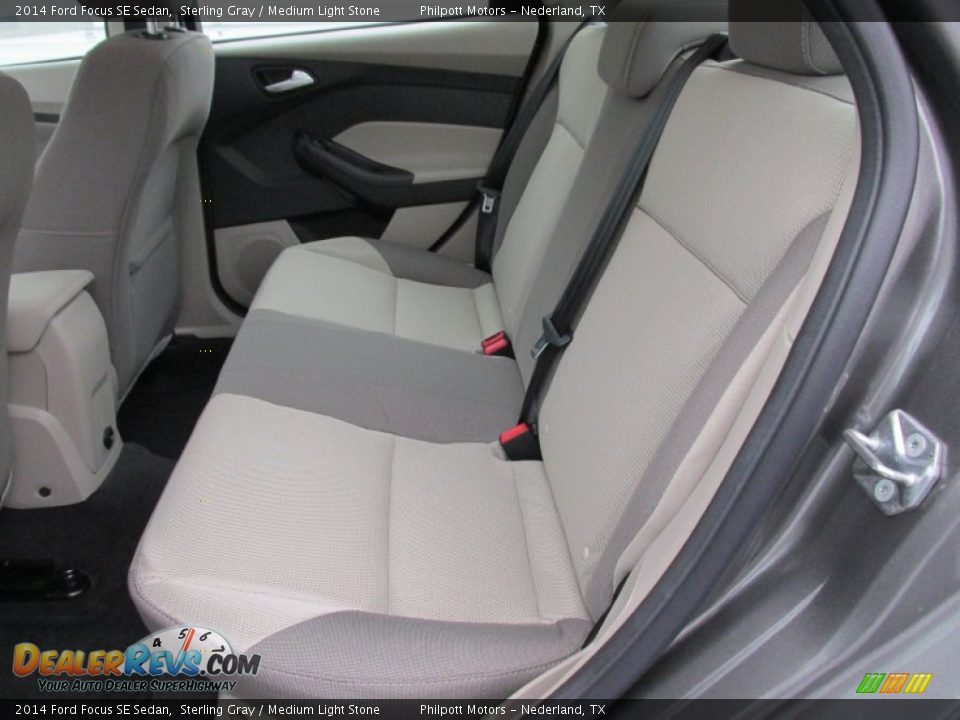 2014 Ford Focus SE Sedan Sterling Gray / Medium Light Stone Photo #19