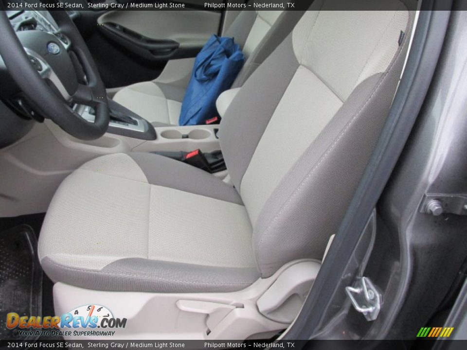 2014 Ford Focus SE Sedan Sterling Gray / Medium Light Stone Photo #22
