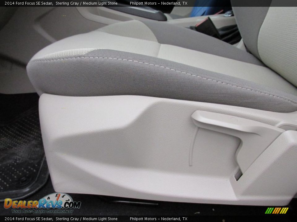 2014 Ford Focus SE Sedan Sterling Gray / Medium Light Stone Photo #23