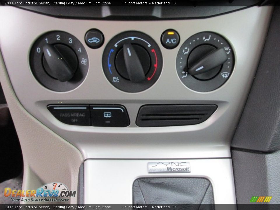 2014 Ford Focus SE Sedan Sterling Gray / Medium Light Stone Photo #27