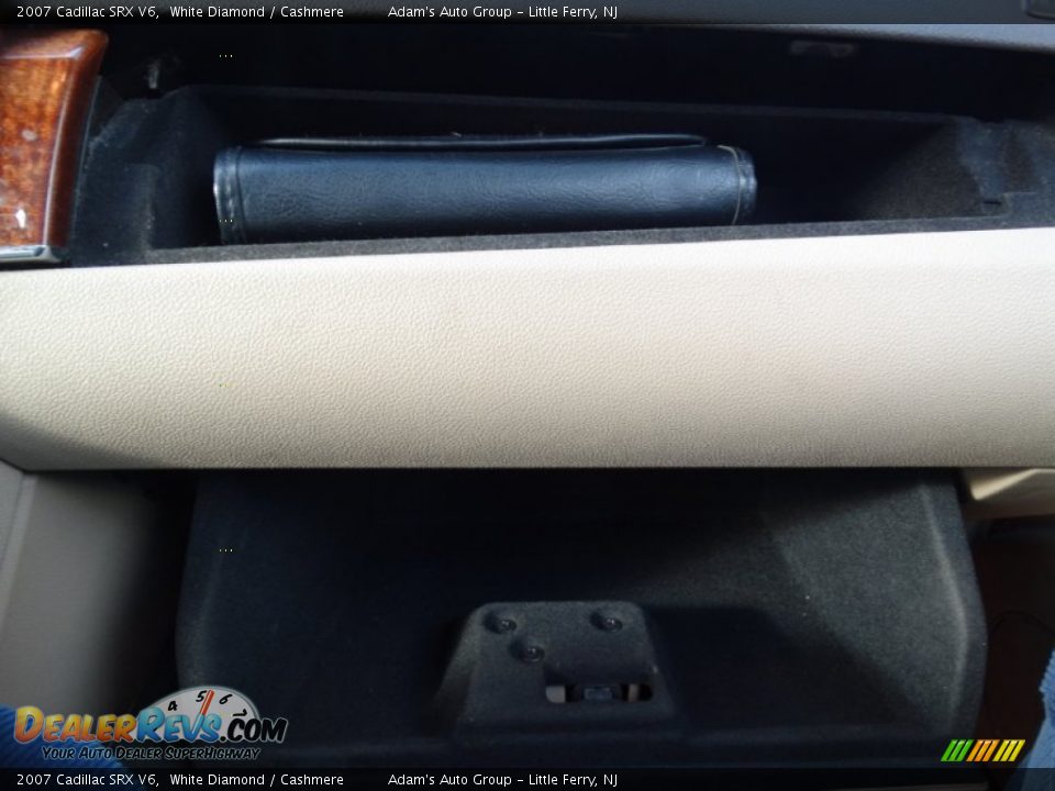 2007 Cadillac SRX V6 White Diamond / Cashmere Photo #15