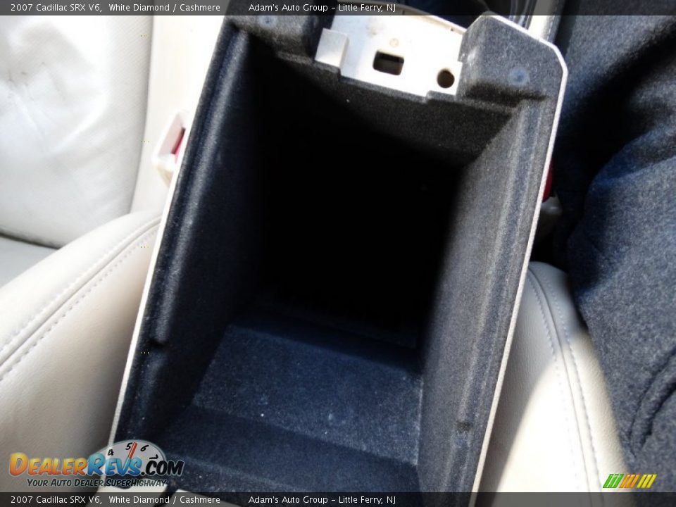 2007 Cadillac SRX V6 White Diamond / Cashmere Photo #16