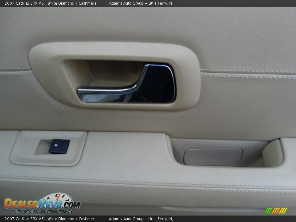 2007 Cadillac SRX V6 White Diamond / Cashmere Photo #17