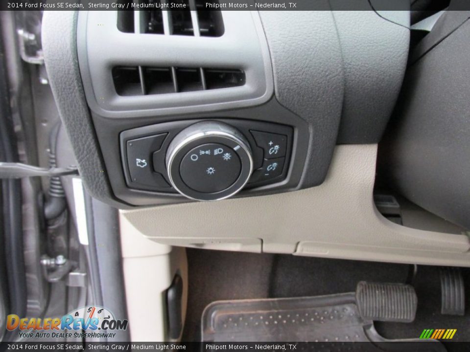 2014 Ford Focus SE Sedan Sterling Gray / Medium Light Stone Photo #31