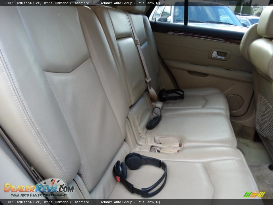 2007 Cadillac SRX V6 White Diamond / Cashmere Photo #18