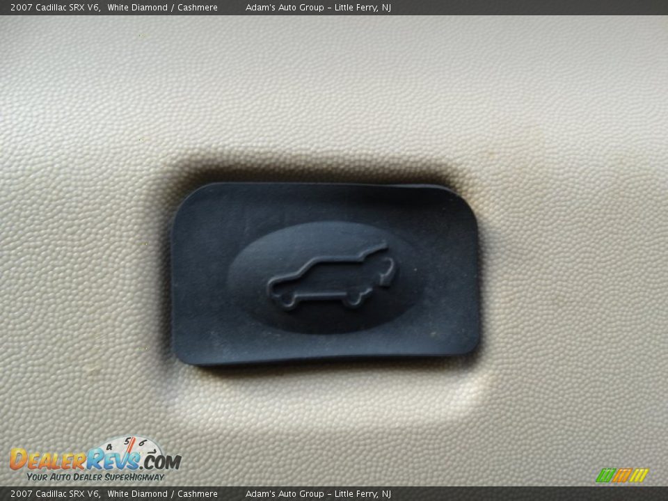 2007 Cadillac SRX V6 White Diamond / Cashmere Photo #24