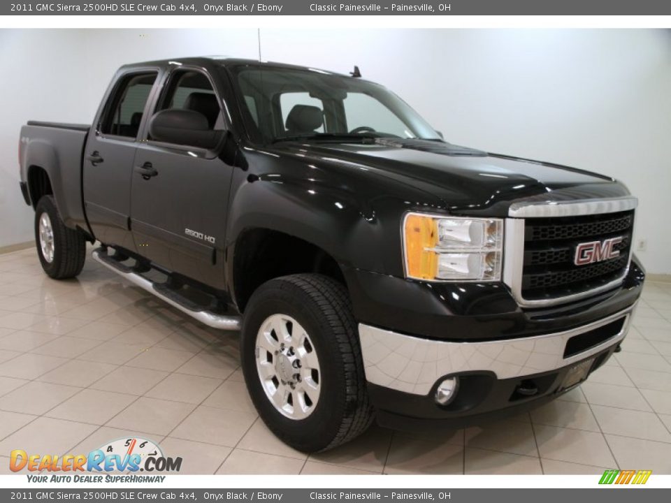 Front 3/4 View of 2011 GMC Sierra 2500HD SLE Crew Cab 4x4 Photo #1