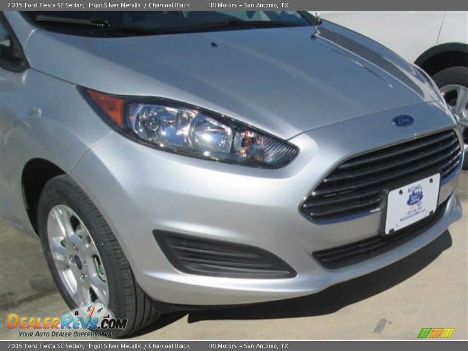 2015 Ford Fiesta SE Sedan Ingot Silver Metallic / Charcoal Black Photo #1