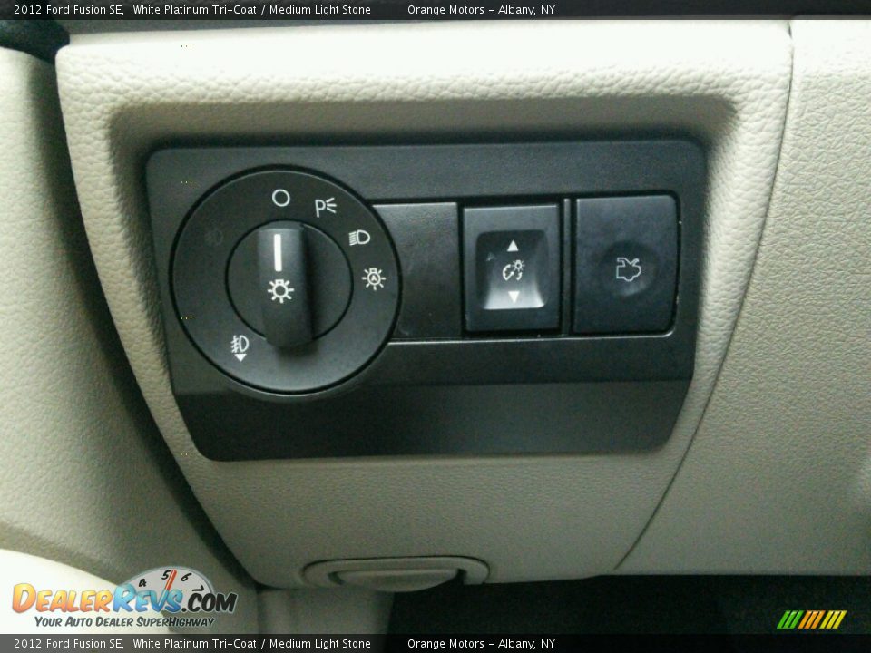 2012 Ford Fusion SE White Platinum Tri-Coat / Medium Light Stone Photo #16
